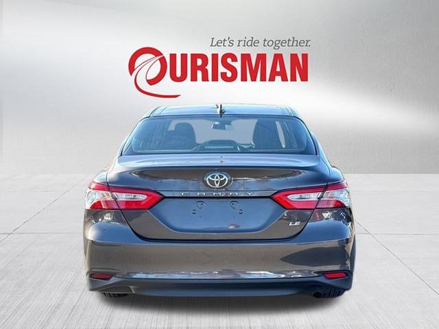 2019 Toyota Camry LE photo 3