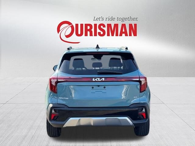 2024 Kia Seltos EX photo 3