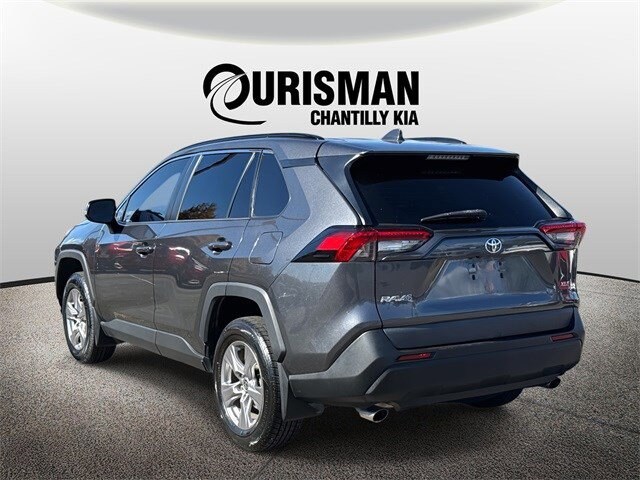 2022 Toyota RAV4 XLE photo 3