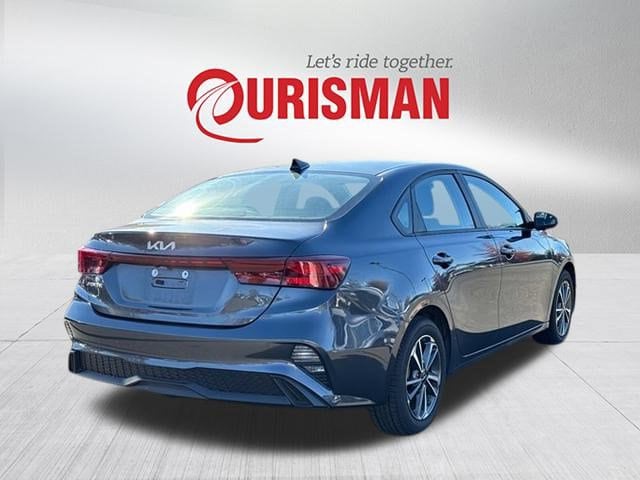 2023 Kia Forte LXS photo 2