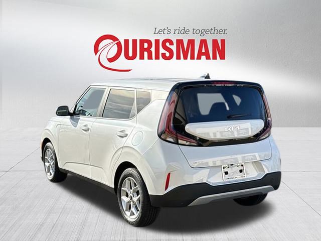 2023 Kia Soul LX photo 3