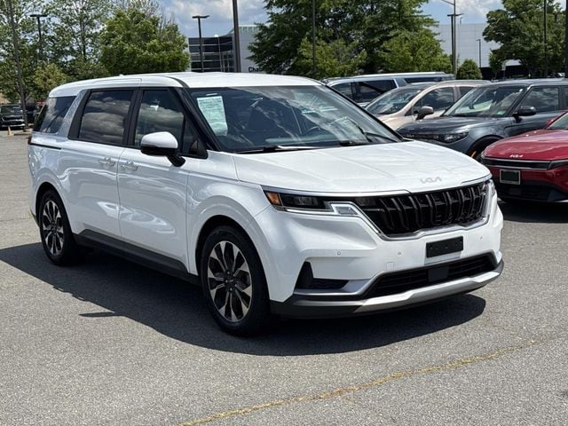 2024 Kia Sedona EX's photo