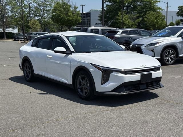 2025 Kia K4 LXS AT's photo