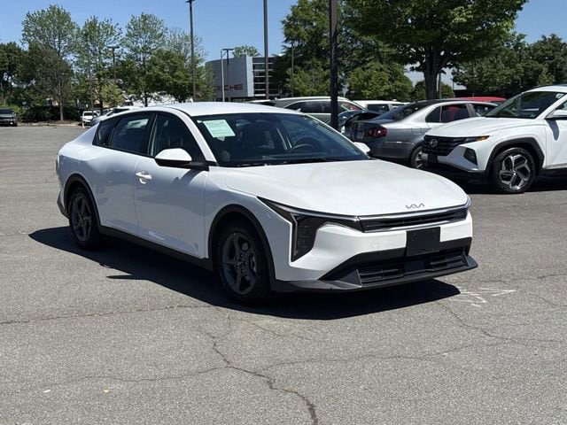 2025 Kia K4 LXS AT's photo