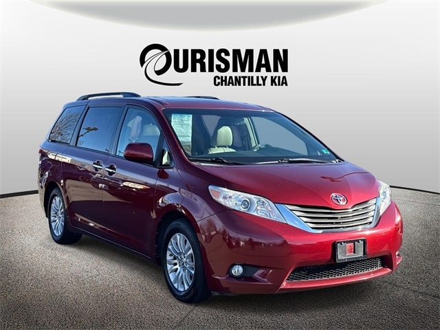 2012 Toyota Sienna Base's photo