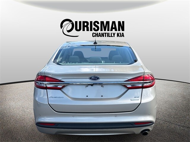 2018 Ford Fusion SE photo 2