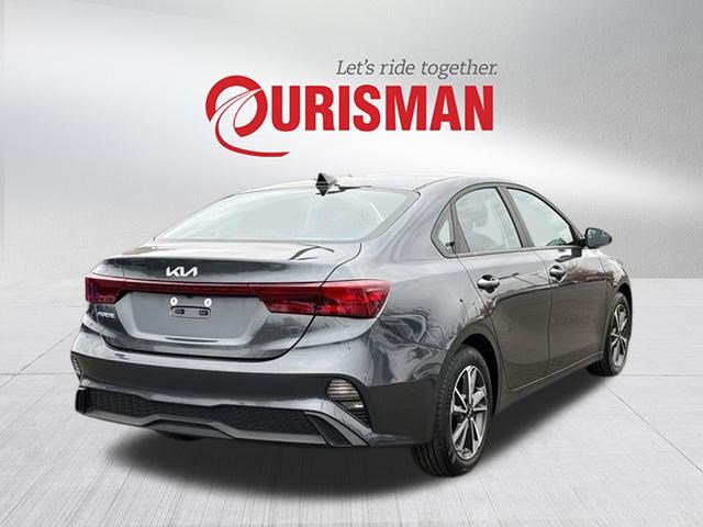 2023 Kia Forte LXS photo 2