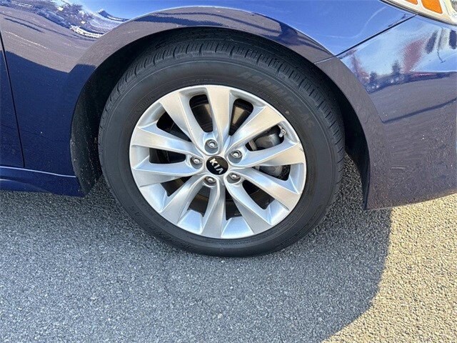 2017 Kia Optima EX photo 4