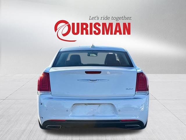 2019 Chrysler 300 Limited photo 2