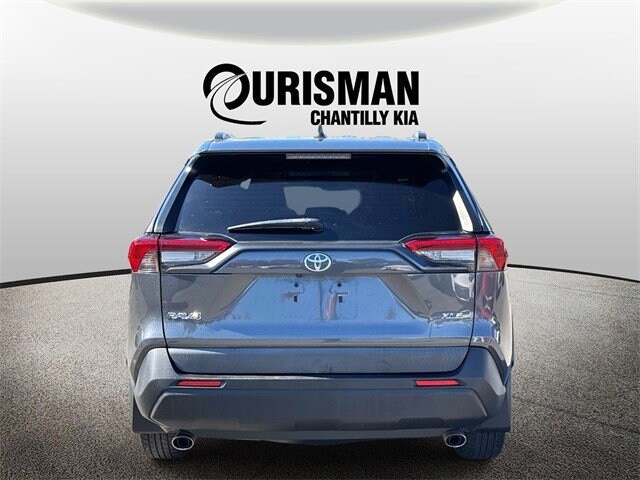 2022 Toyota RAV4 XLE photo 2