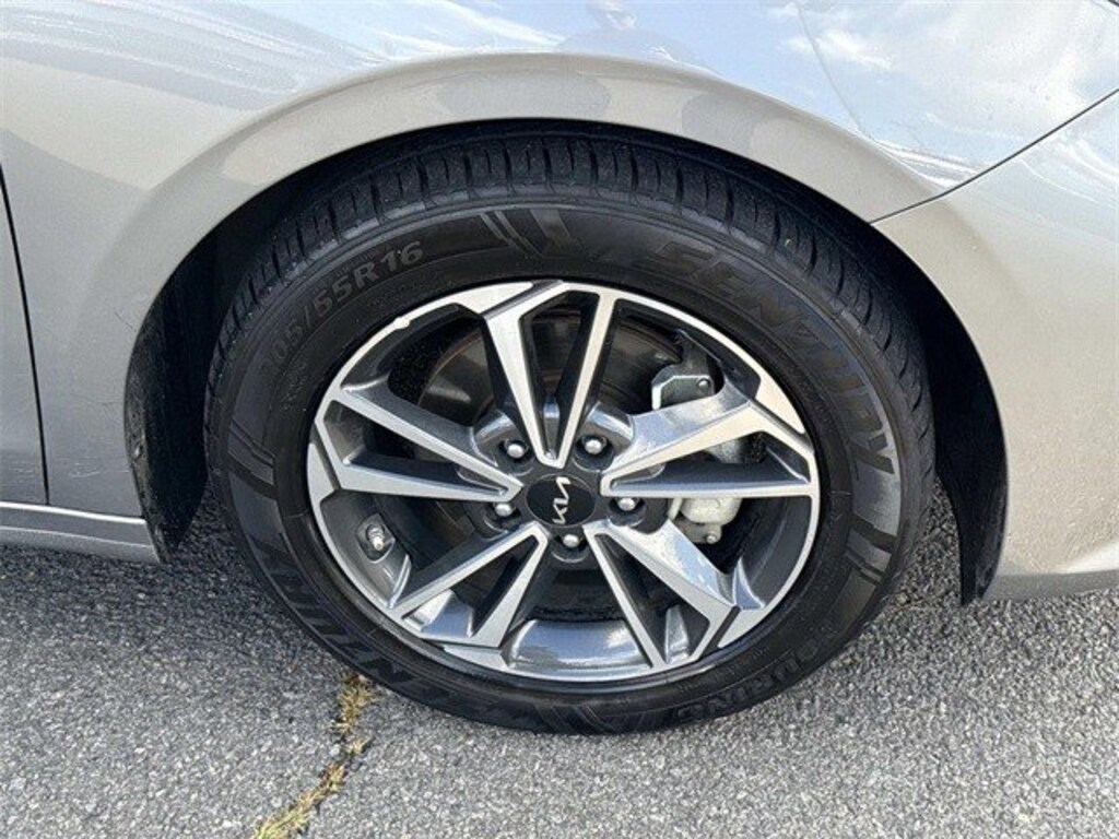 Used 2024 Kia Forte LXS Sedan