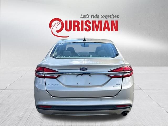 2018 Ford Fusion SE photo 2