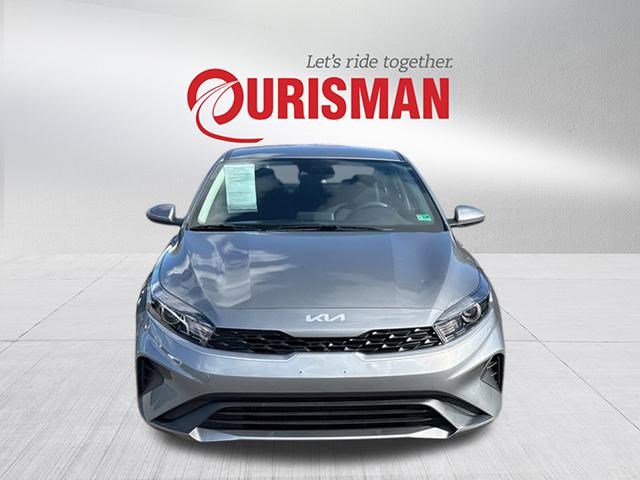 2024 Kia Forte LXS photo 3