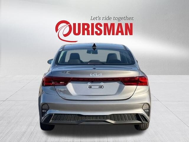 2023 Kia Forte LXS photo 3