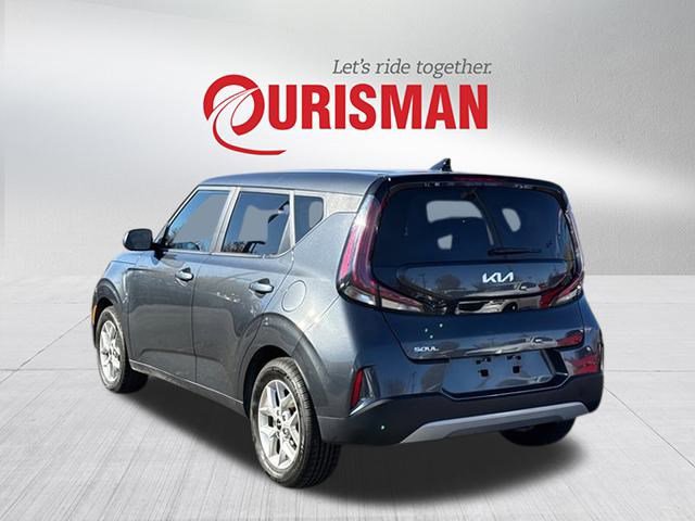 2024 Kia Soul LX photo 2