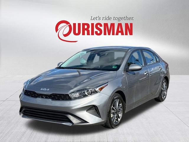 2024 Kia Forte LXS photo 2