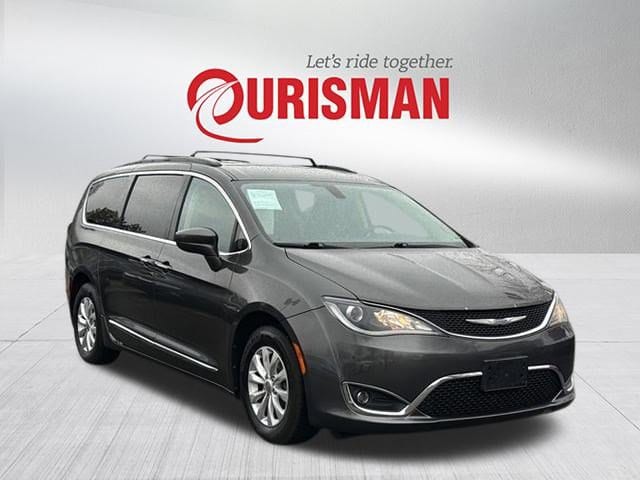 2017 Chrysler Pacifica Touring L's photo