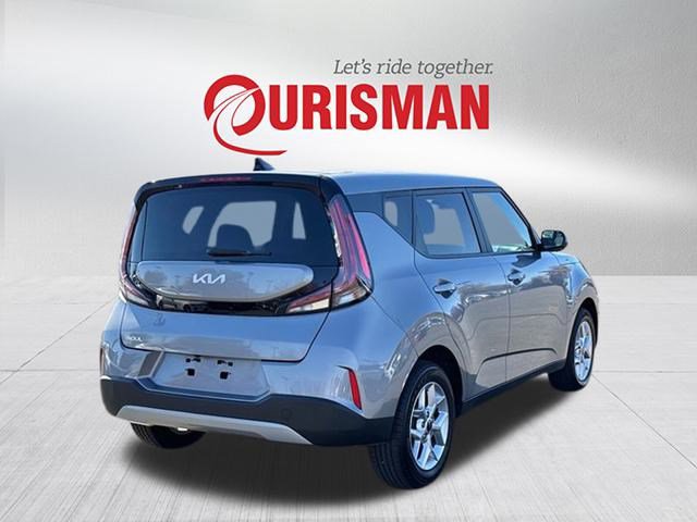 2023 Kia Soul LX photo 2