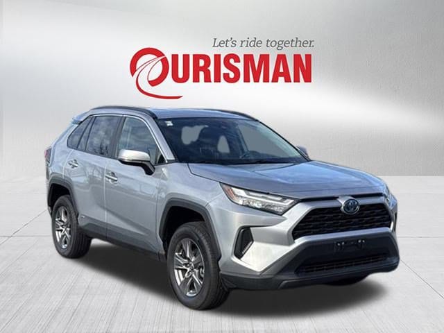 2024 Toyota RAV4 XLE's photo