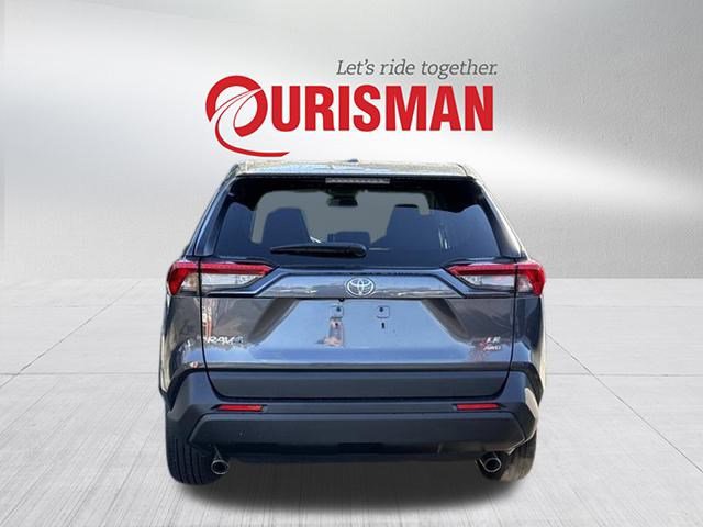 2024 Toyota RAV4 LE photo 3