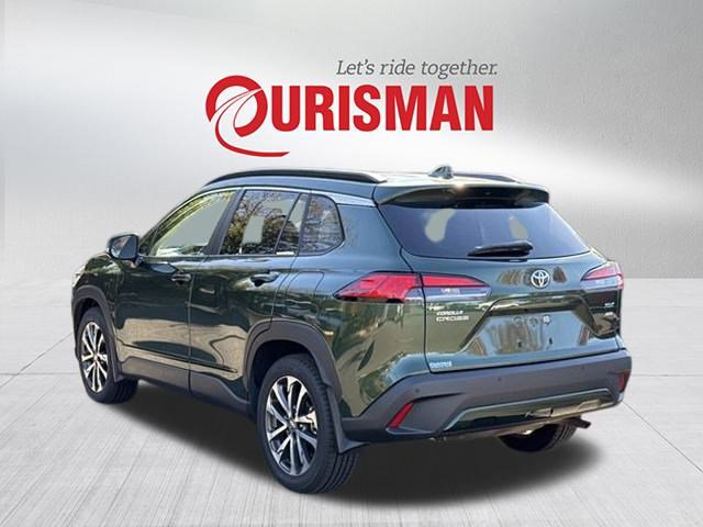 2023 Toyota Corolla Cross XLE photo 3