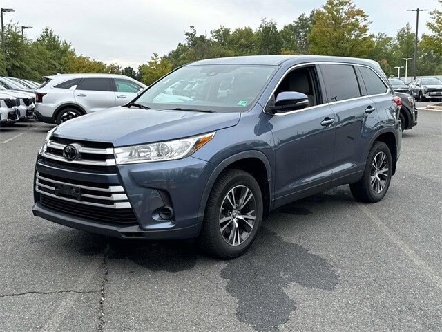 2019 Toyota Highlander LE photo 3
