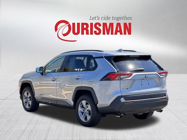 2022 Toyota RAV4 Hybrid XLE photo 4