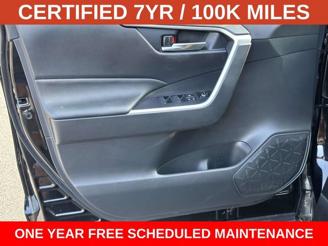 2024 Toyota RAV4 SE - Photo 13