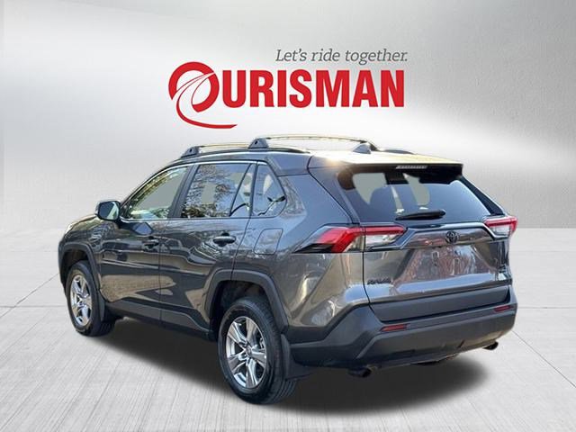 2023 Toyota RAV4 XLE photo 3