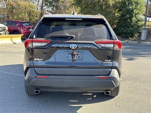 2024 Toyota RAV4 Hybrid XLE photo 3