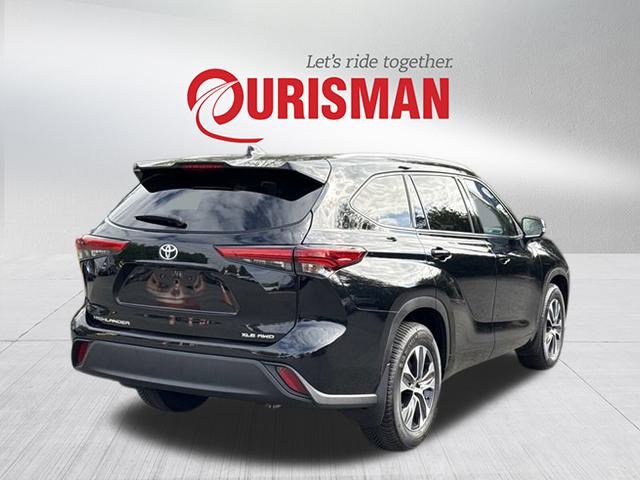 2022 Toyota Highlander XLE photo 2
