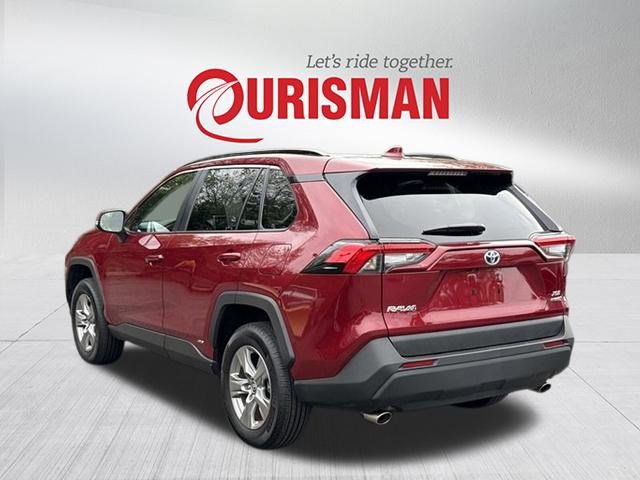 2024 Toyota RAV4 Hybrid XLE photo 3