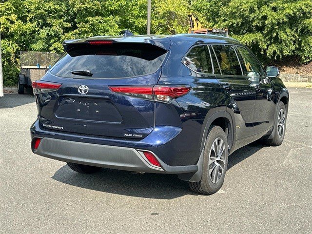 Used 2021 Toyota Highlander XLE with VIN 5TDGZRBH8MS118358 for sale in Chantilly, VA