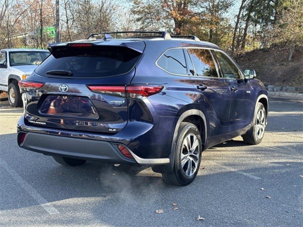 Used 2021 Toyota Highlander Hybrid XLE SUV