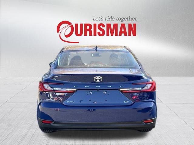 2025 Toyota Camry LE photo 3