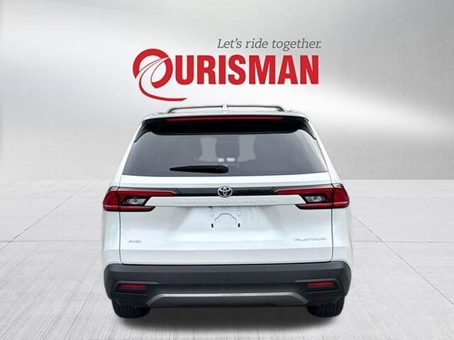 2025 Toyota Grand Highlander Platinum photo 3
