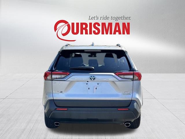 2024 Toyota RAV4 Hybrid XLE photo 3