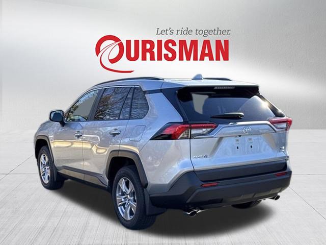 2025 Toyota RAV4 Hybrid XLE photo 4