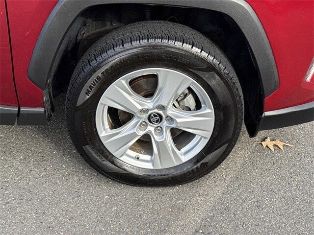 2019 Toyota RAV4 Hybrid XLE photo 2