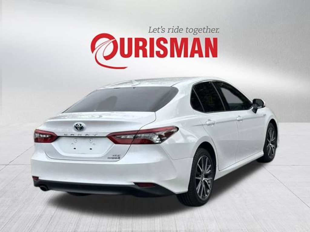 Used 2021 Toyota Camry Hybrid XLE Sedan