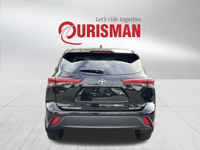 2022 Toyota Highlander XLE photo 3