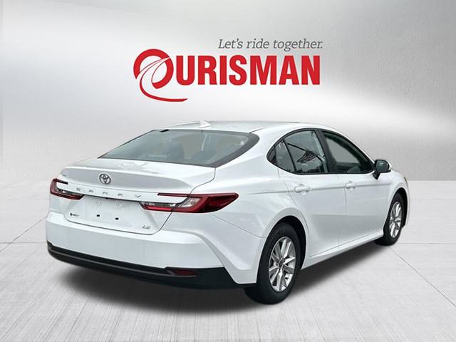 2025 Toyota Camry LE photo 2