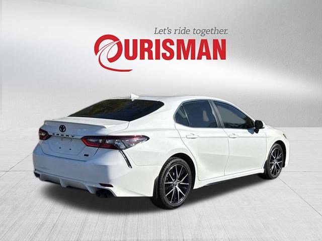2024 Toyota Camry SE photo 2