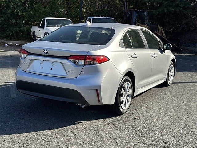 2025 Toyota Corolla Hybrid LE photo 2