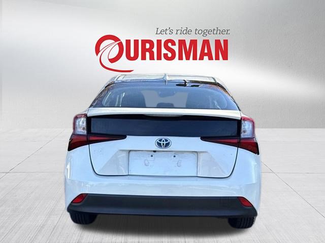 2019 Toyota Prius L photo 2