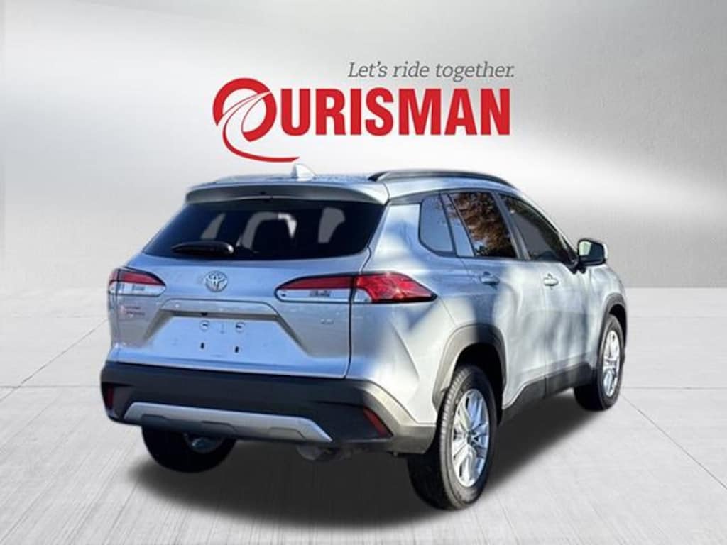 Used 2024 Toyota Corolla Cross LE SUV