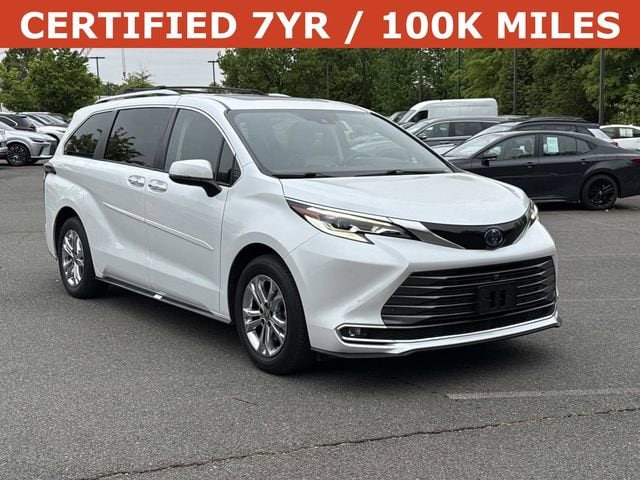 2022 Toyota Sienna Van Passenger Van 