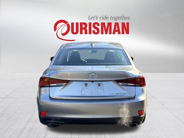 2017 Lexus IS 300 photo 3