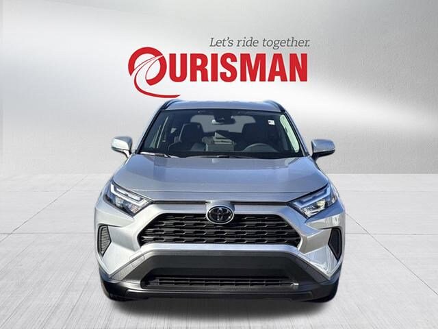 2025 Toyota RAV4 Hybrid XLE photo 2