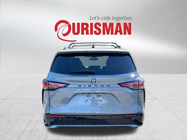 2023 Toyota Sienna XSE photo 3